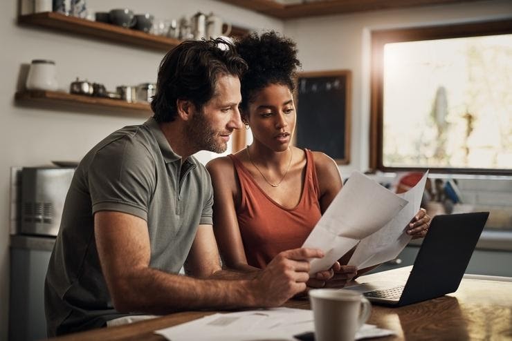 reading couple